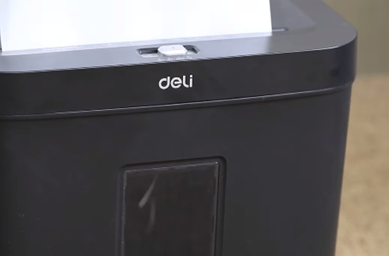 آلة تقطيع الورق 01 Deli ET021