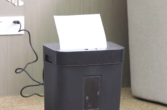 آلة تقطيع الورق 01 Deli ET023