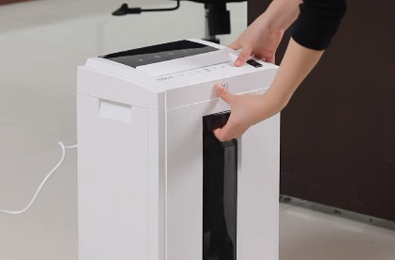 آلة تقطيع الورق 01 Deli ET051