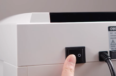 آلة تقطيع كبيرة Deli E9952