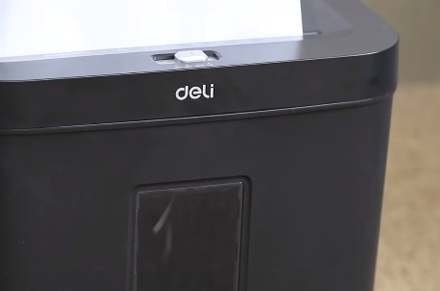 آلة تقطيع الورق Deli ET021