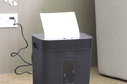 آلة تقطيع الورق Deli ET023