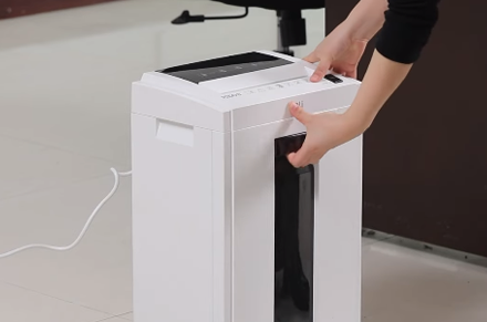 آلة تقطيع الورق Deli ET051