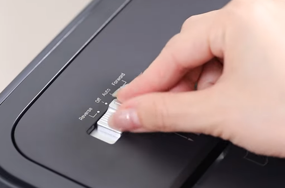 آلة تقطيع الورق المحمولة 01 Deli E9939