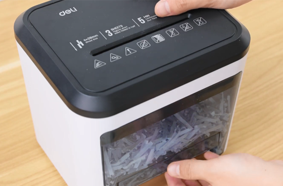 آلة تقطيع الورق 01 Deli ET002