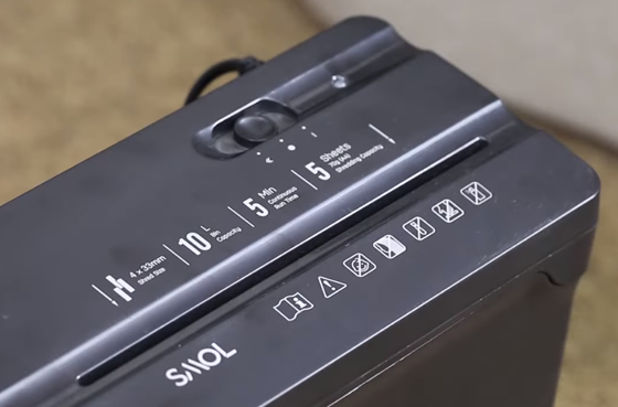 آلة تقطيع الورق 01 Deli ET015