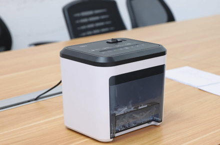 آلة تقطيع الورق Deli ET002